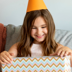 Что подарить девочке на 8 лет: 20 лучших идей